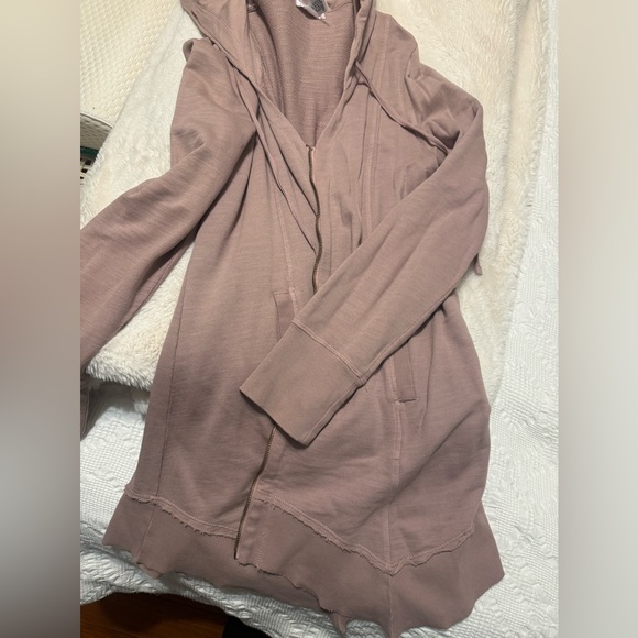 Hoodie from helenas boutique 200$ normally!!! - Picture 1 of 4